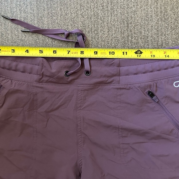 GapFit 4" Hiking Shorts black plum, medium - Picture 9 of 9